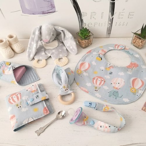 Coffret naissance tissus bleu motifs montgolfières