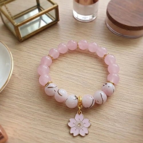 Bracelet perles en verre rose et breloque fleur