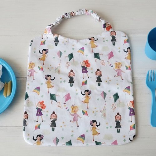 Serviette de cantine motifs filles/cerf volant et éponge blanche
