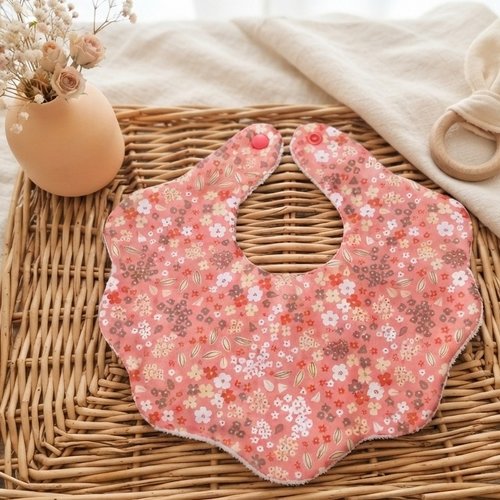 Bavoir naissance fleur coton imprimé et éponge
