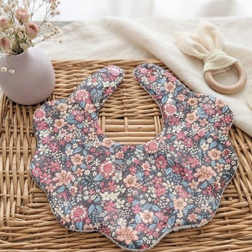 Bavoir naissance fleur coton imprimé et éponge