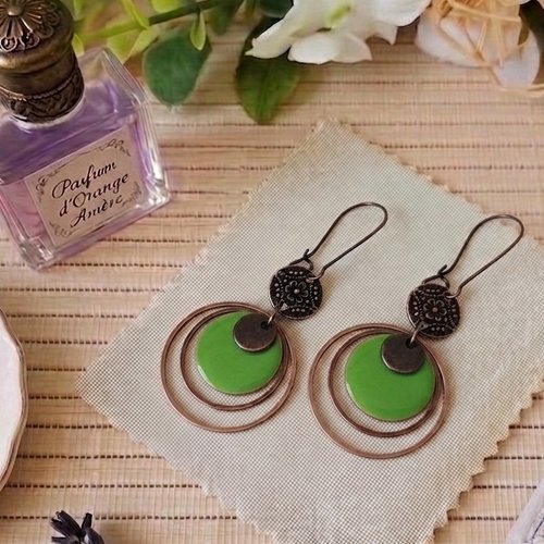 Boucles d'oreilles anneaux cuivre rouge et sequin émail rond