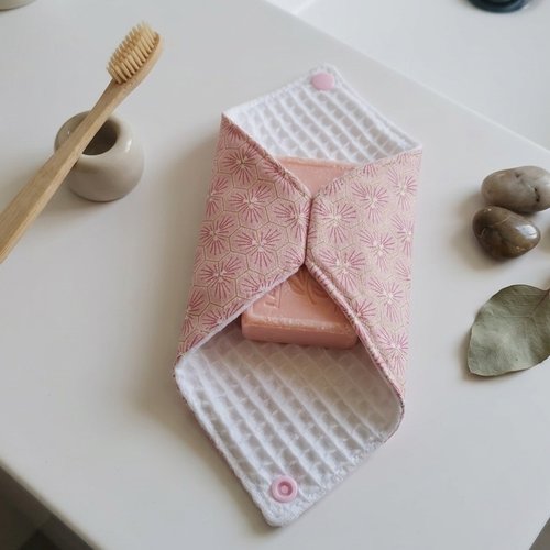 Pochette à savon tissus imprimé et doublée nid d'abeilles