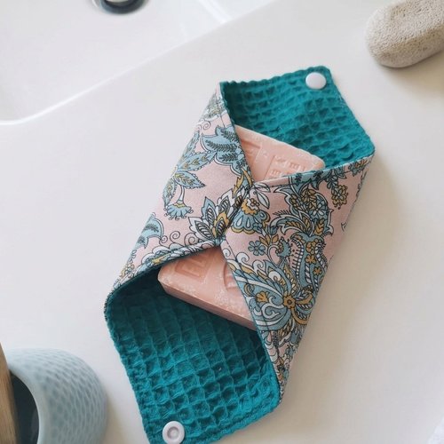 Pochette à savon tissus imprimé et doublée nid d'abeilles