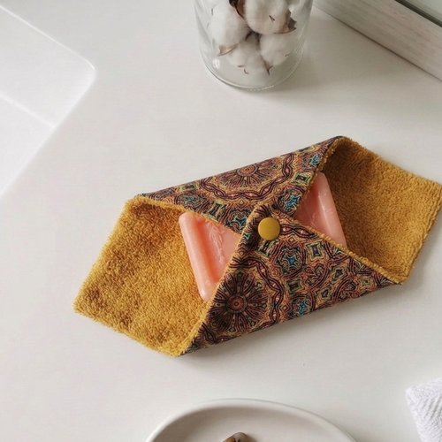 Pochette à savon tissus imprimé et doublée éponge