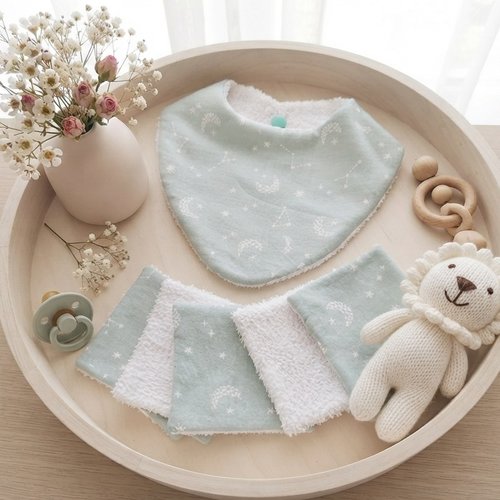 Ensemble naissance bavoir et 10 lingettes