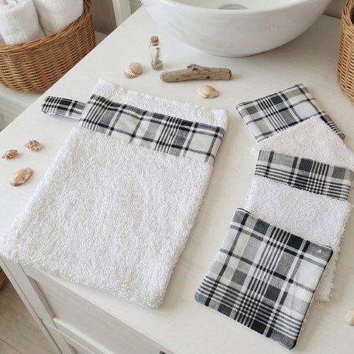 Box gant de toilette et 8 lingettes couleur noire et blanche