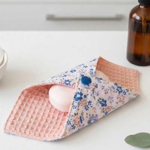 Pochette à savon tissus saumon et motifs imprimé fleurs