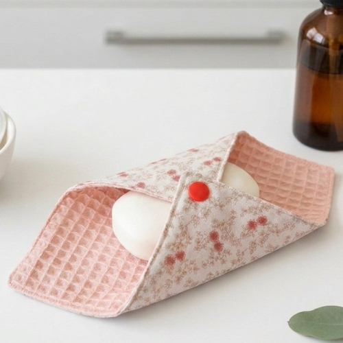 Pochette à savon tissus saumon et motifs fleurs