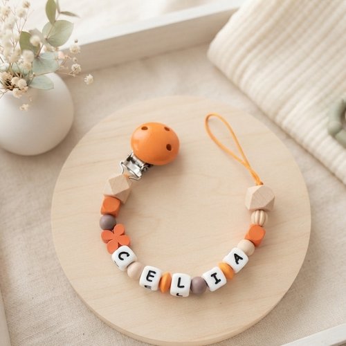 Attache tétine personnalisée perles bois et silicone