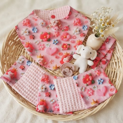 Coffret naissance/box naissance bavoir, doudou, attache tétine et 8 lingettes