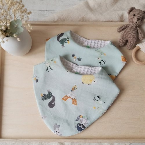 Lot de 2 bavoirs bandanan coton bleu vert imprimé et nid d'abeilles