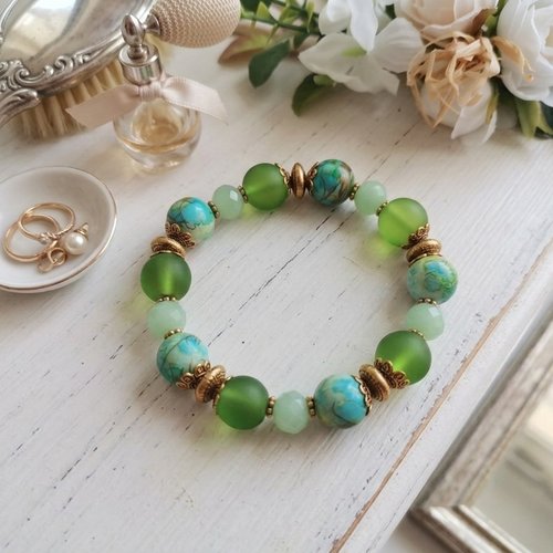 Bracelet fil élastique perles en verre vert et tréfilé