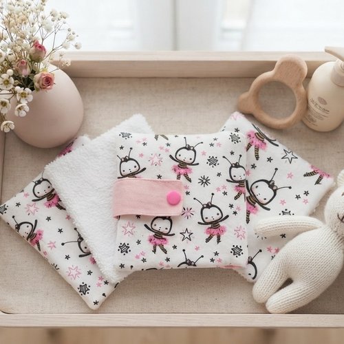 Ensemble pochette et 6 lingettes motifs abeilles en tutu