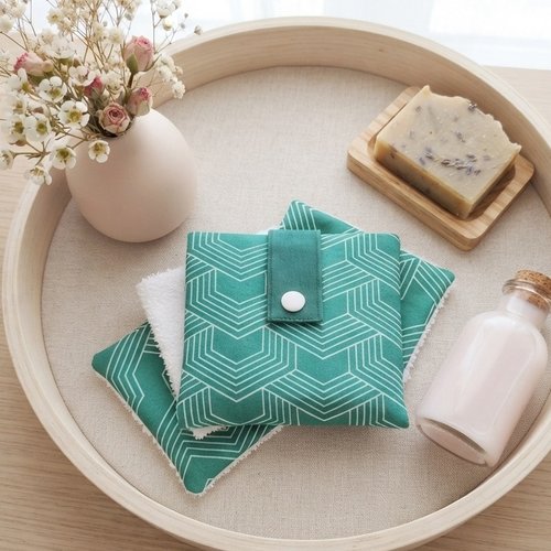 Pochette de 6 lingettes démaquillantes vertes et blanches