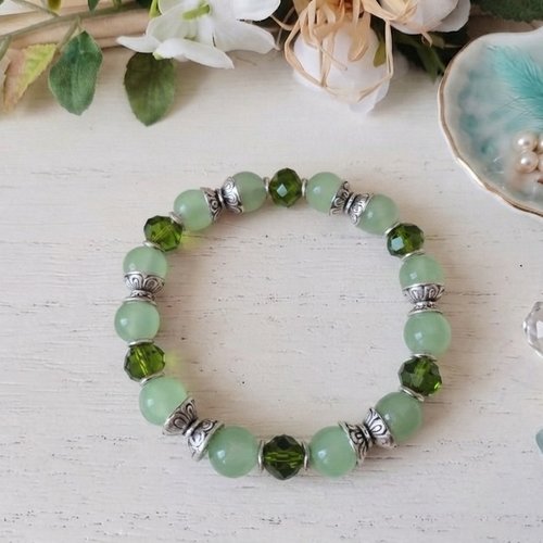 Bracelet perles en verre vert clair et émeraude