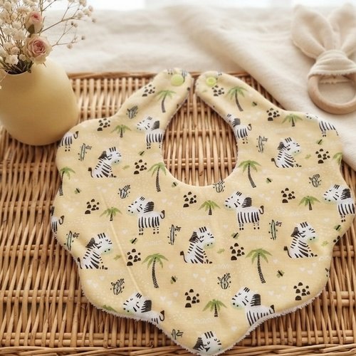 Bavoir naissance fleur coton imprimé et éponge