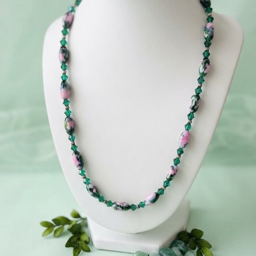 Collier perles en verre vertes et roses