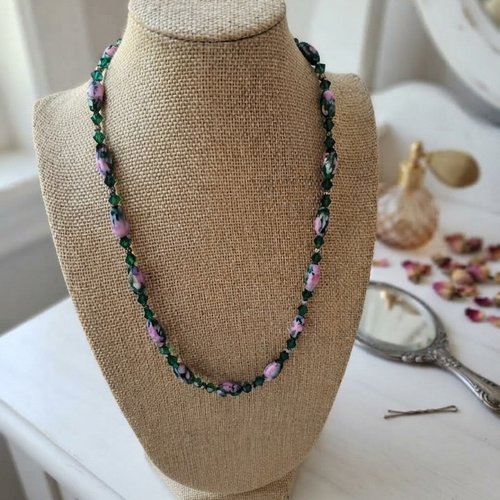 Collier perles en verre vertes et roses