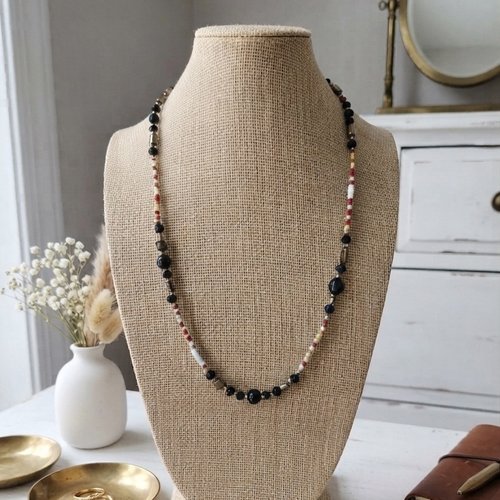 Collier perles en verre noires et rocailles