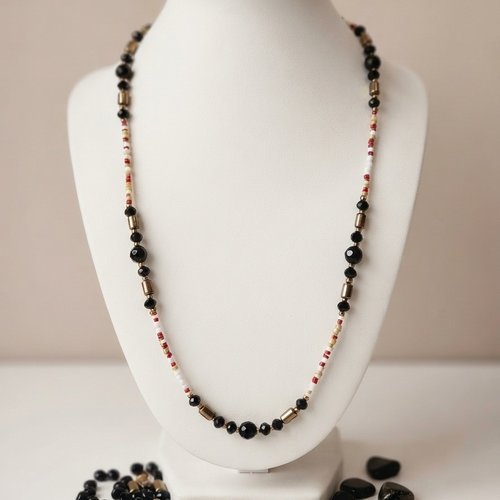 Collier perles en verre noires et rocailles
