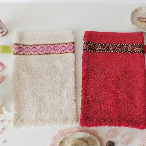 Lot de 2 gants de toilette éponge beige et rouge