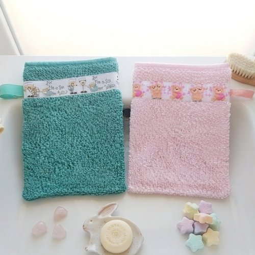 Lot de 2 gants de toilette bébé éponge vert et rose