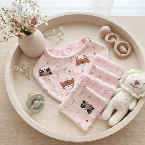 Ensemble naissance bavoir et 10 lingettes