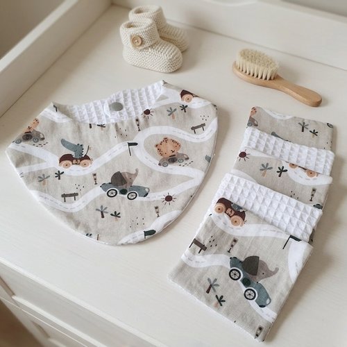 Ensemble naissance bavoir et 10 lingettes