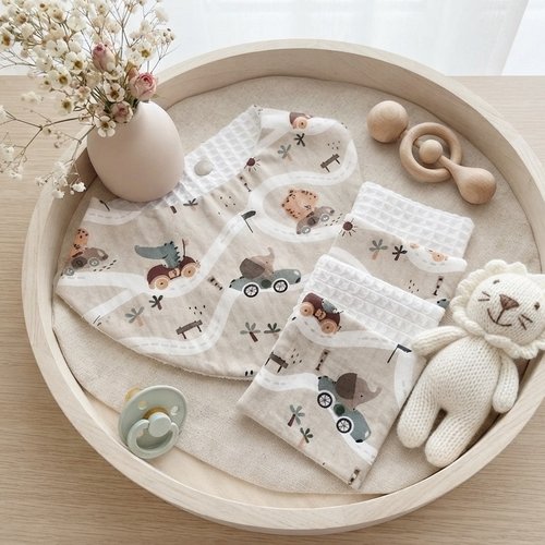 Ensemble naissance bavoir et 10 lingettes