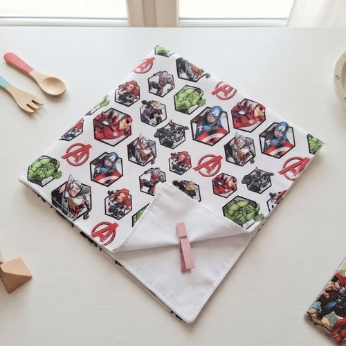 Serviette de table pour enfants motifs avengers