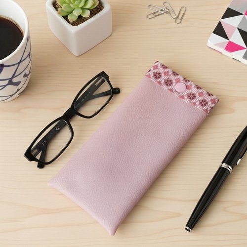Etui à lunette en simili cuir rose et tissu coton imprimé
