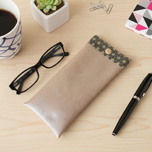 Etui à lunette en simili cuir beige et tissu coton imprimé