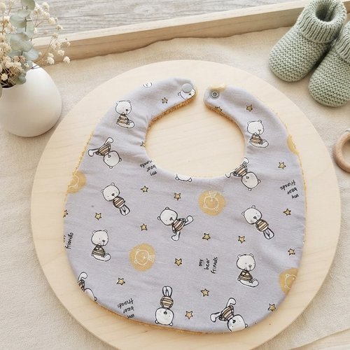 Bavoir bébé coton gris motifs animaux et éponge moutarde