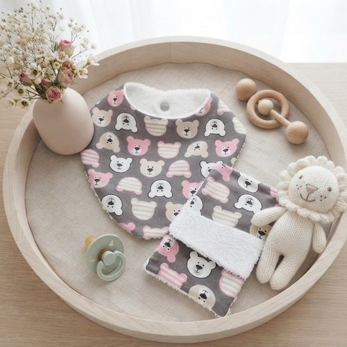 Ensemble naissance bavoir et 7 lingettes motif têtes d'ours