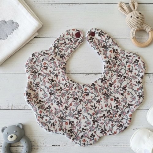 Bavoir naissance fleur coton imprimé et éponge