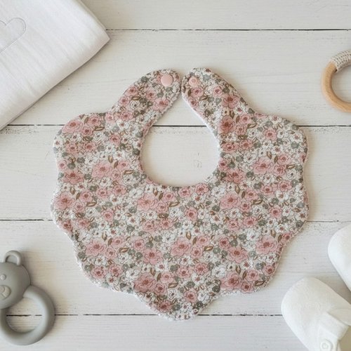 Bavoir naissance fleur coton imprimé et éponge