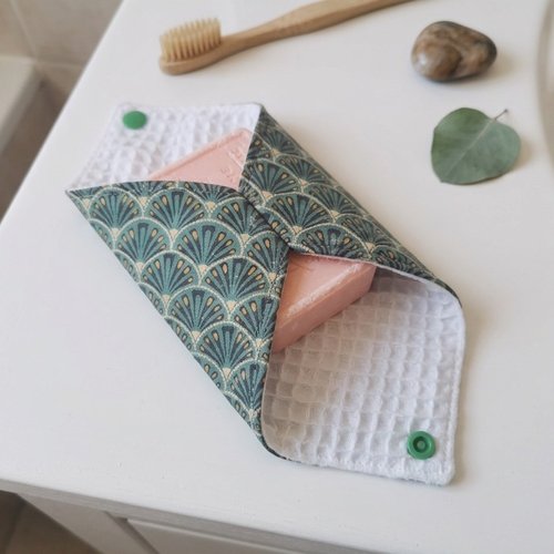 Pochette à savon tissus imprimé et doublée nid d'abeilles