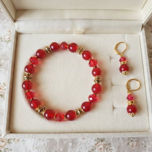 Parure bracelet et boucles d'oreilles assorties