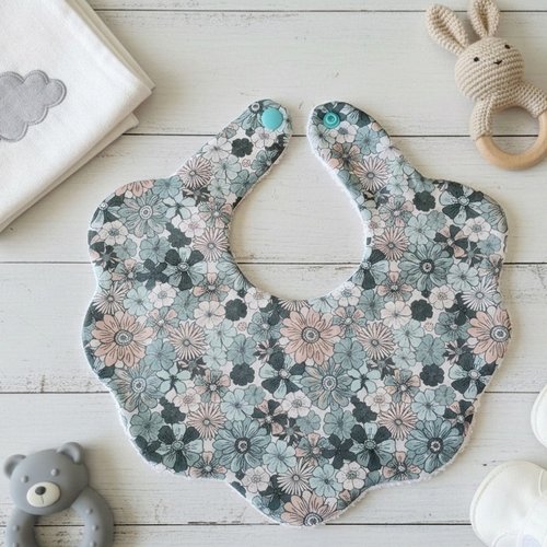 Bavoir naissance fleur coton imprimé et éponge