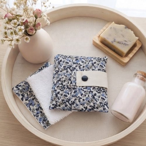 Pochette de 6 lingettes démaquillantes bleu marine et blanc