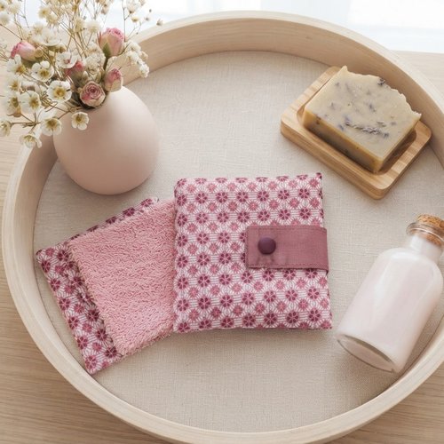 Pochette de 6 lingettes démaquillantes rose et bordeaux