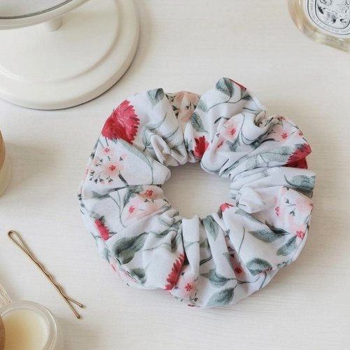 Chouchou coton blanc fleurs rouges
