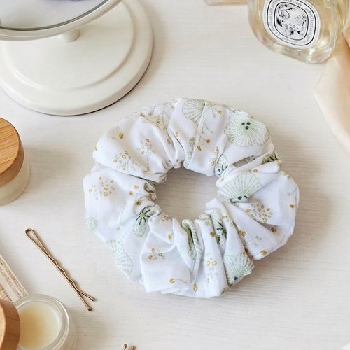 Chouchou coton blanc fleurs vertes