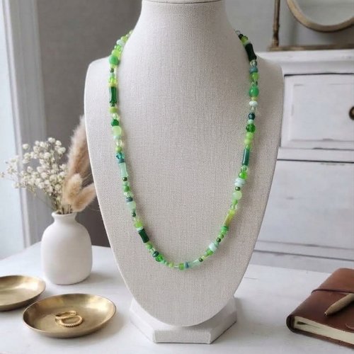 Collier sautoir perles en verre tons verts