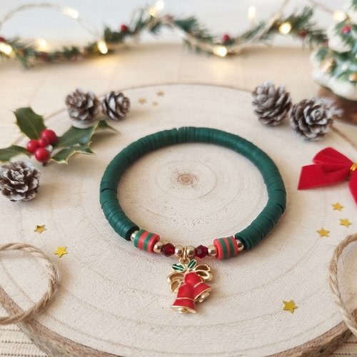 Bracelet perles heishi vertes avec breloque de noël