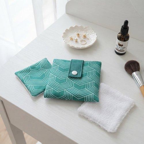 Pochette de 6 lingettes démaquillantes vertes et blanches