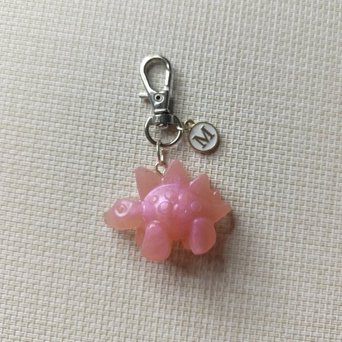 Porte-clés artisanal "stégo rose pailleté" — personnalisé