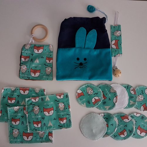 Kit  de naissance - doudou plat avec anneau de dentition, attache tétine, grandes et petites lingettes et sac (thème : renard)