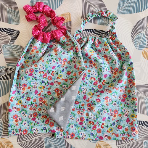 2  bavoirs serviettes de cantine-  serviettes cantine, maternelle, école, loisirs ( fleurs)